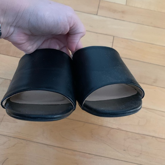 ⭐️HOST PICK⭐️ [7.5]👡CITYCLASSIFIED mule sandals - Picture 6 of 9